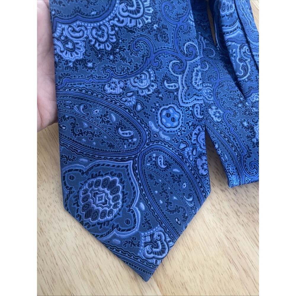Sean John Fine Tailoring Paisley Tie Excellent Condition Varied Shades Blue Navy